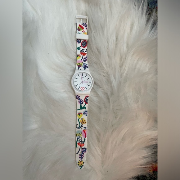 Adorable floral Swatch watch đź‘€ - Picture 2 of 9